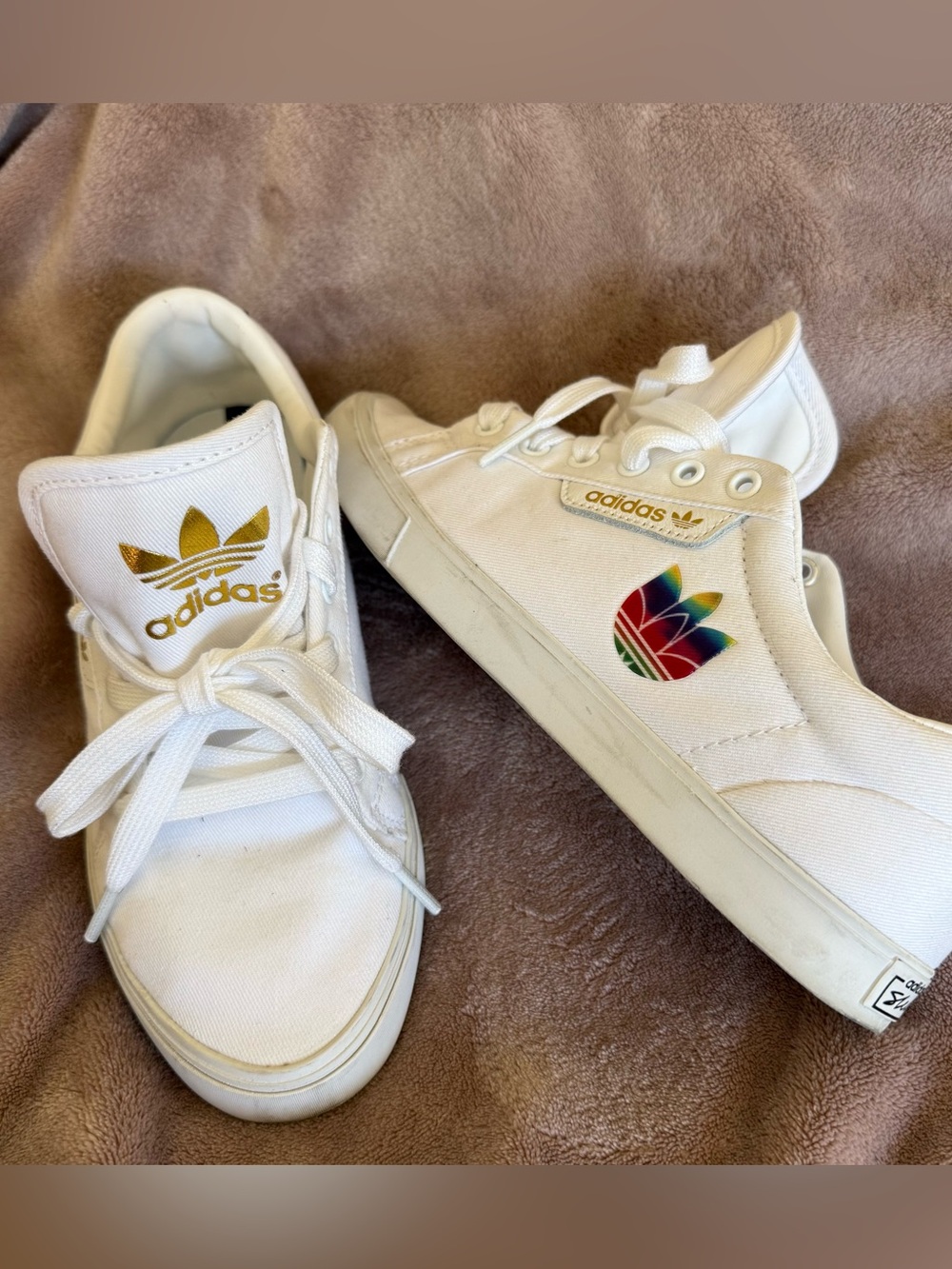 Adidas Originals Sleek Lo Canvas Rainbow Trefoil White Sneakers Women Size US 6